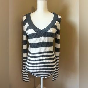 Express size large sweater euc